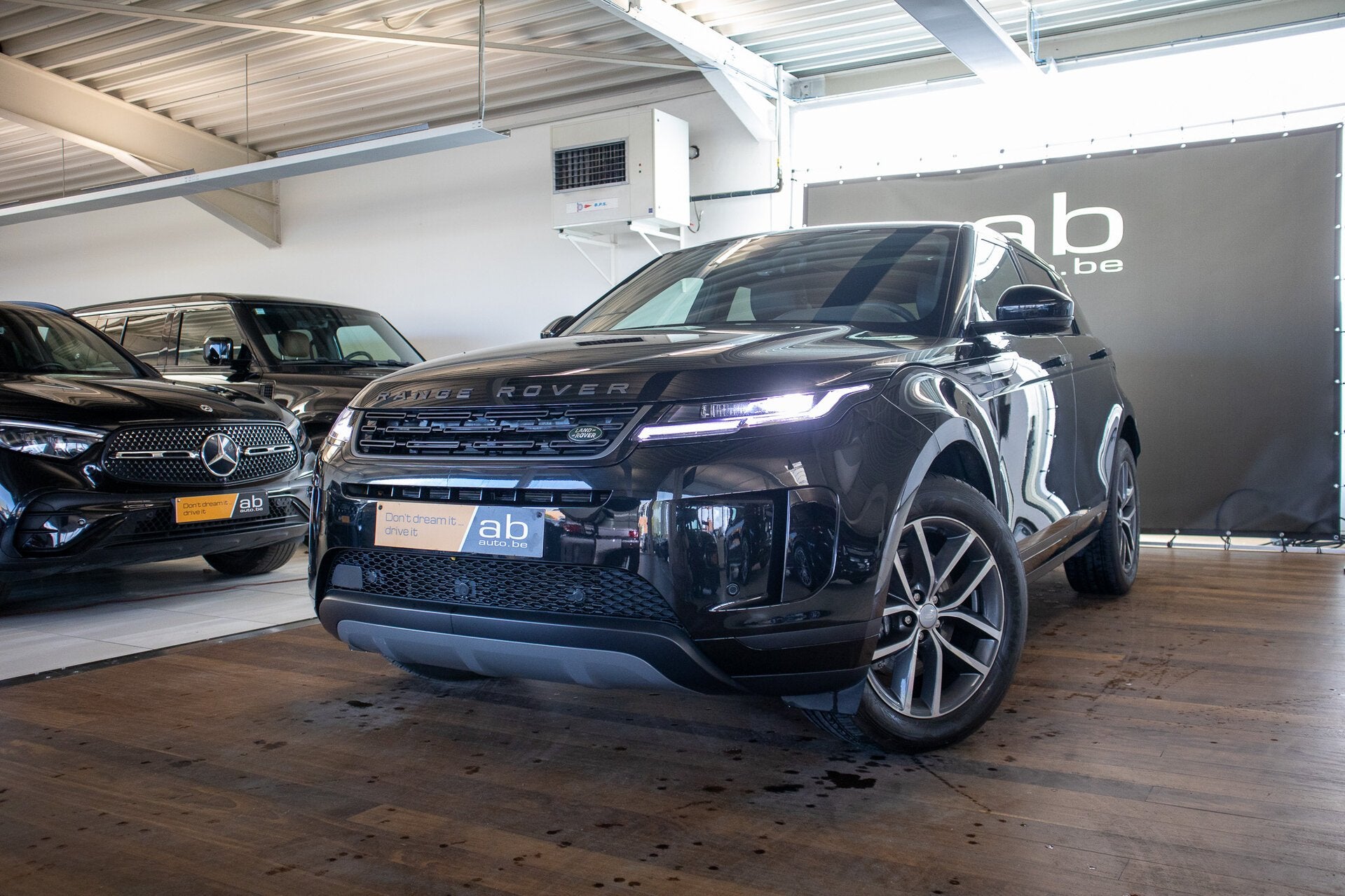 Land Rover Range Rover Evoque P300E, Autos, 0 kg, 0 kg, https://public.car-pass.be/vhr/394f39e9-cdbc-4a4c-9b12-085998d0a6e3, Noir