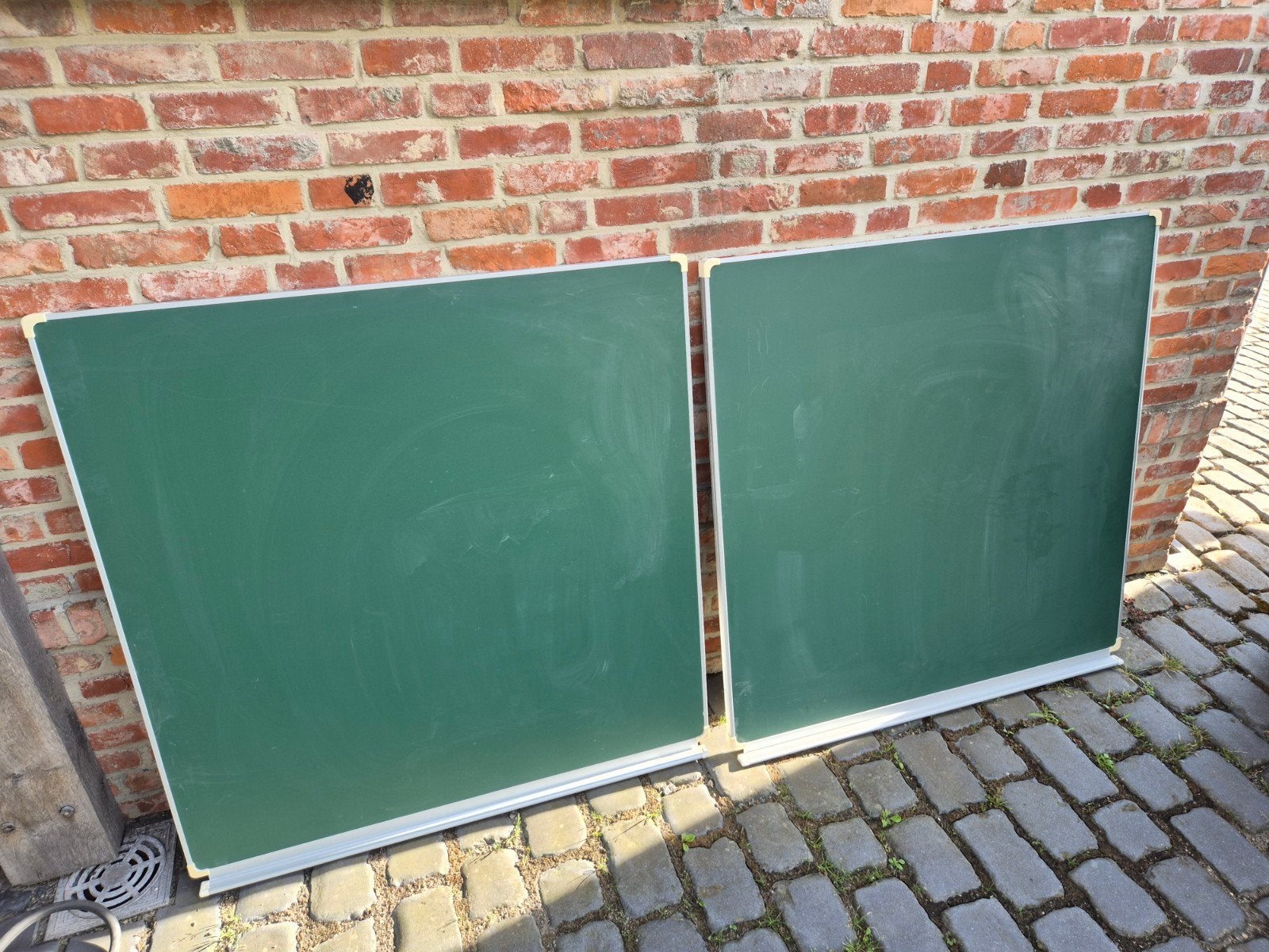 Krijtbord 100cm op 100cm
Kan bevestigd worden tegen de muur., Diversen, Schoolborden, Ophalen, Krijtbord