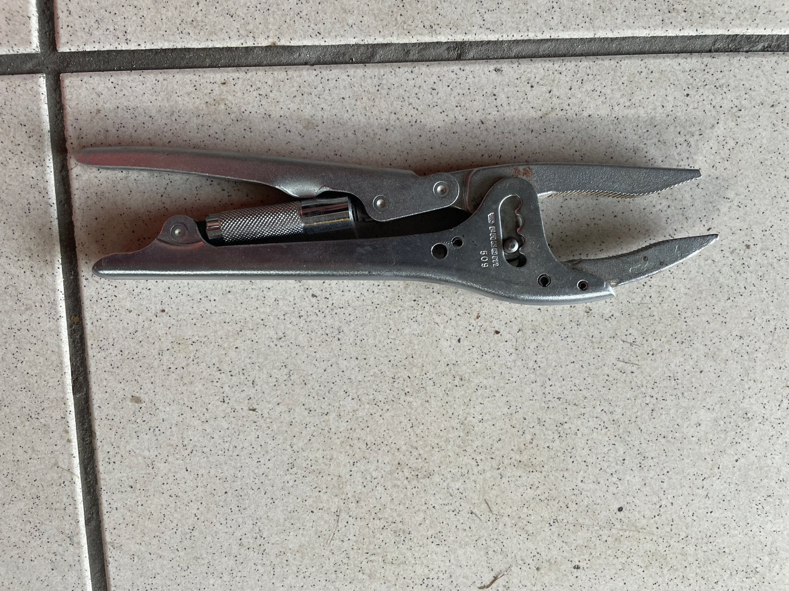 Pince a etau bec long facom ref 509, Enlèvement, Comme neuf, Étau, Facom