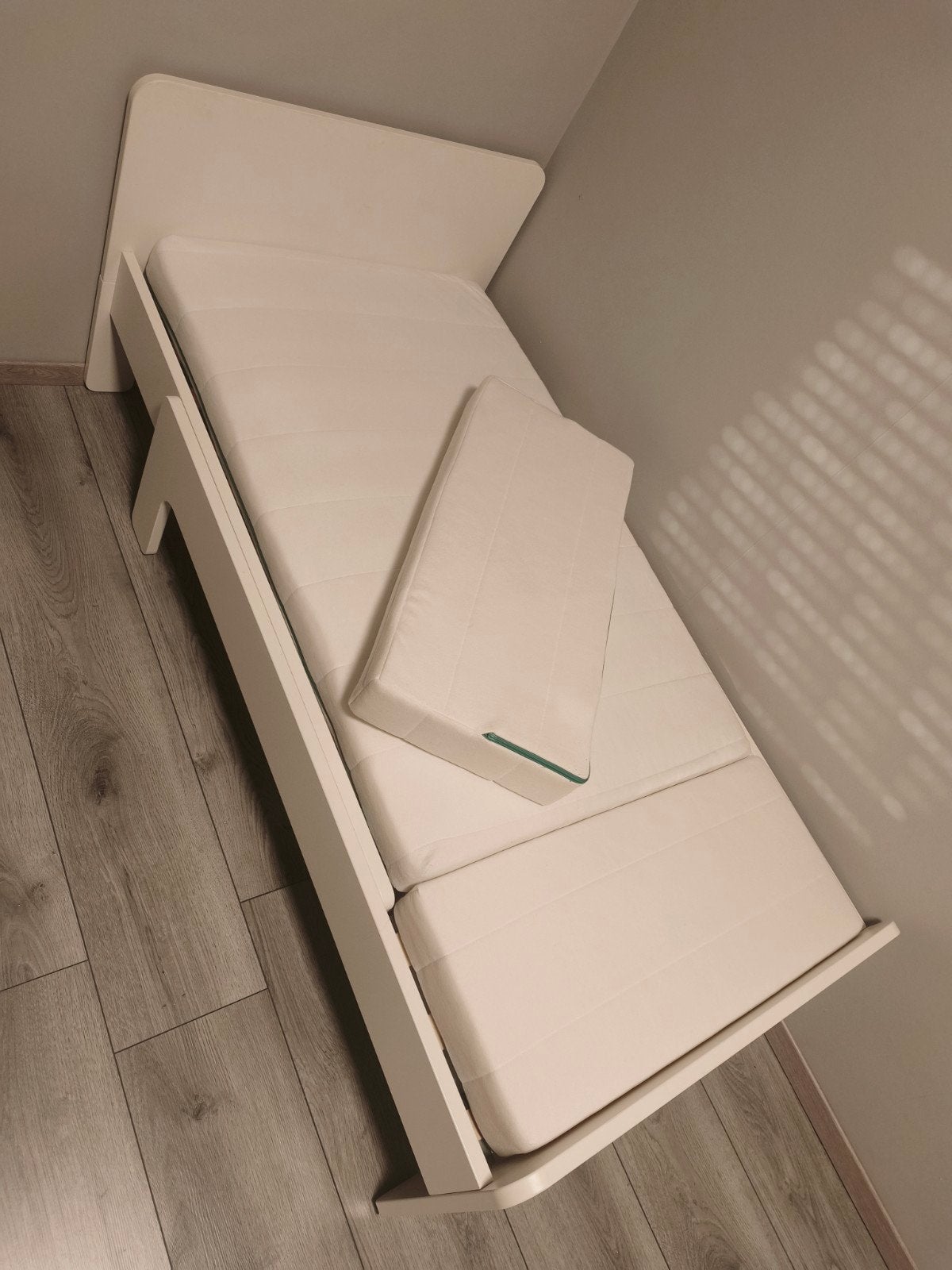 Meegroeibed met meegroeimatras in heel goede staat, Maison & Meubles, Chambre à coucher | Lits, Enlèvement
