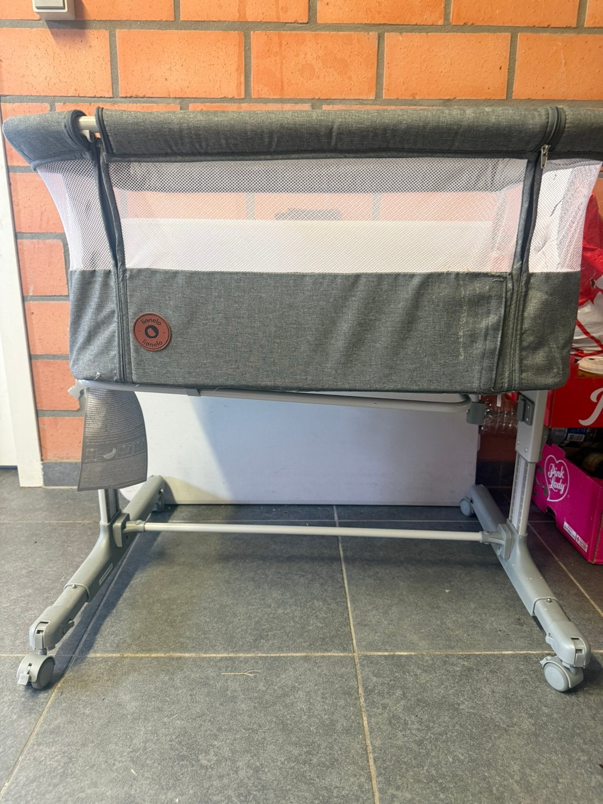 Co sleeper (grijs), Kinderen en Baby's, Babywiegjes en Ledikanten, Ophalen, Gebruikt, Reisbedje