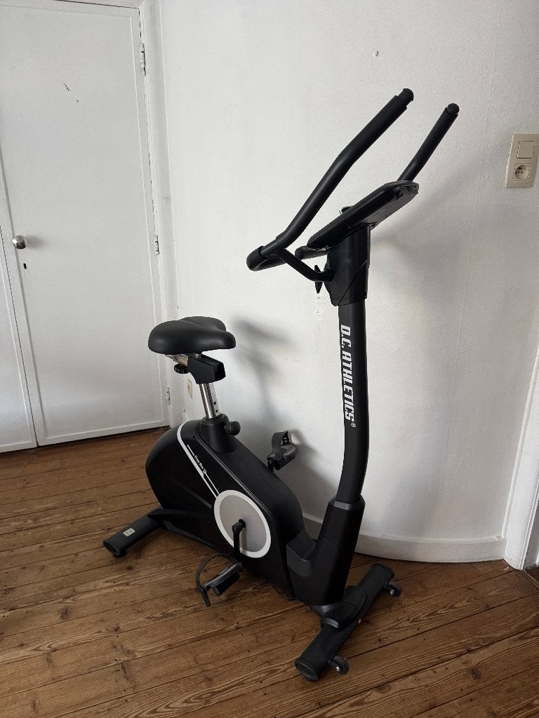 DC Athletics hometrainer met verstelbaar zadel en display, Enlèvement, Utilisé, Vélo d'appartement