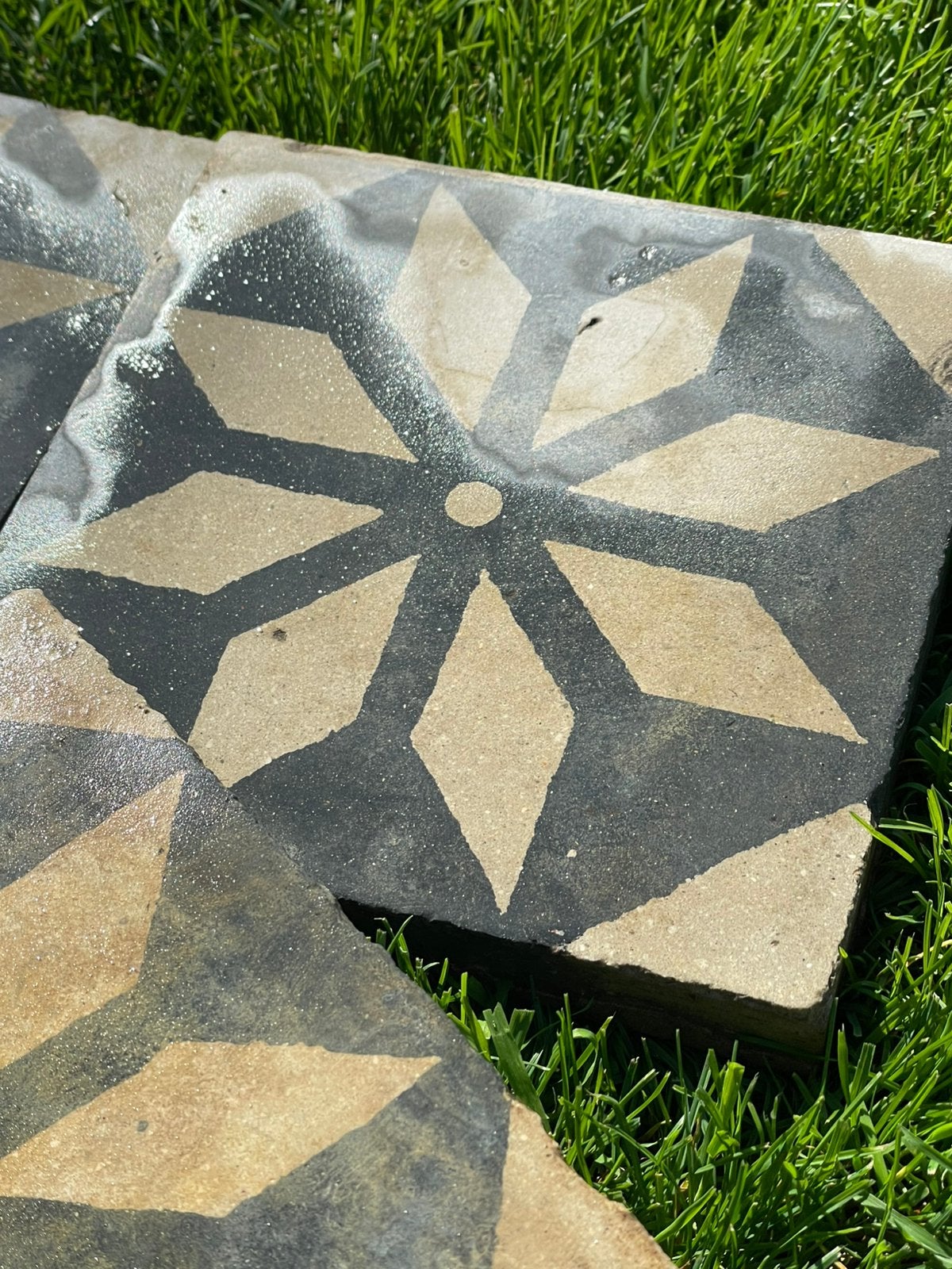 Antieke Cementtegels (17x17 cm) – Sterpatroon met Stip, Ophalen