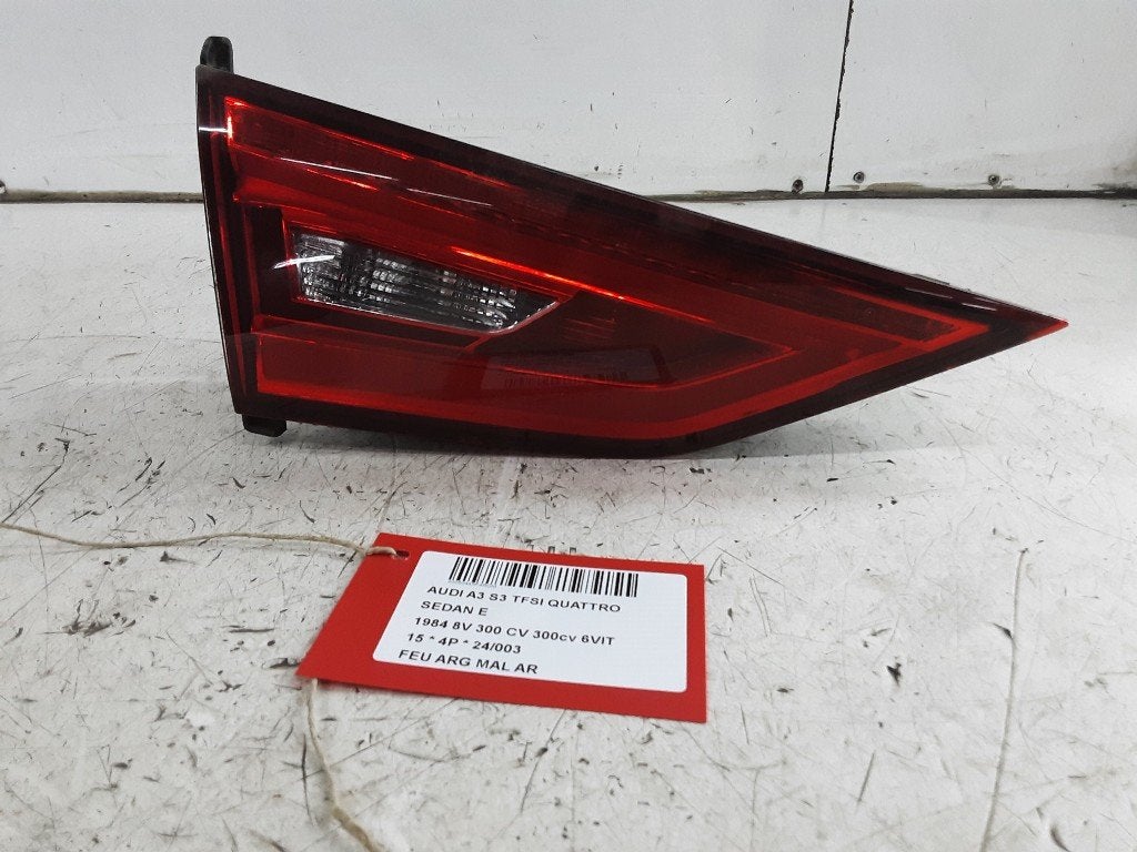 PANNEAU ARRIÈRE GAUCHE AVEC LAMPE S3 Limousine (8VM / 8VS), Mevr. I. Hauben, Audi, Utilisé, Rue de l'Espoir 34 34
4030  GRIVEGNÉE, BE