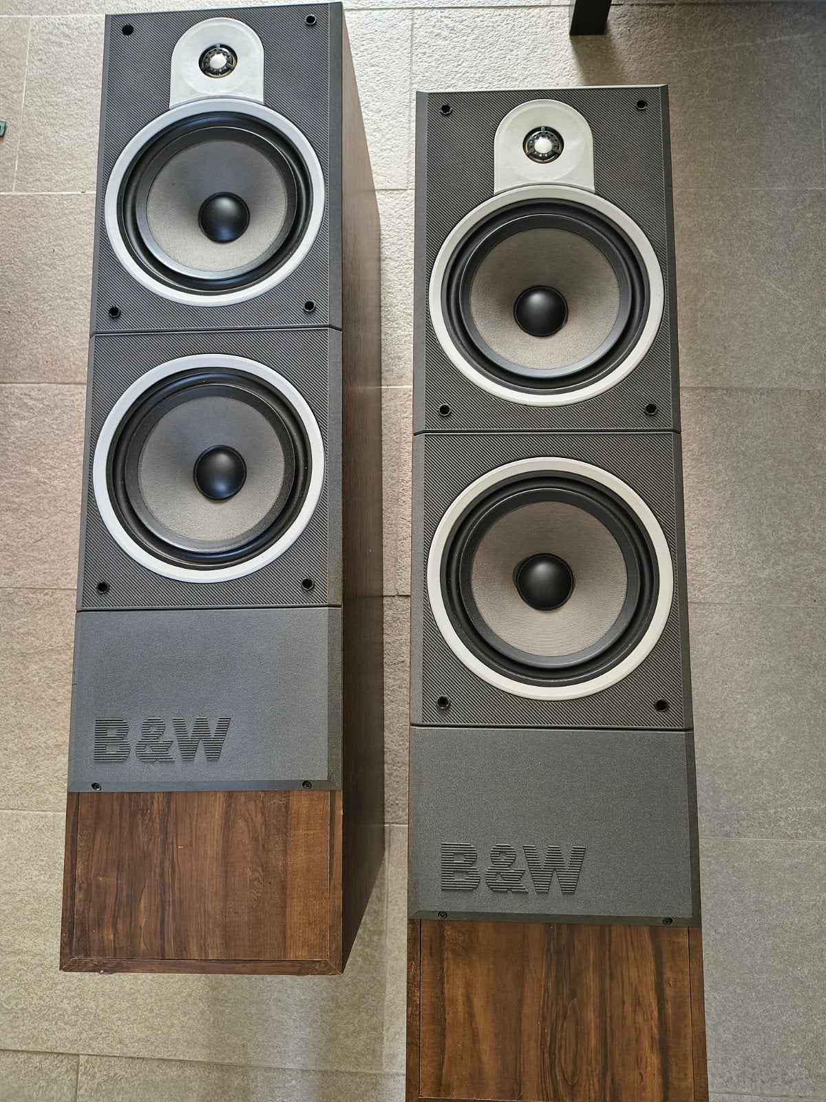 B&W (Bowers & Wilkins) boxen, Ophalen