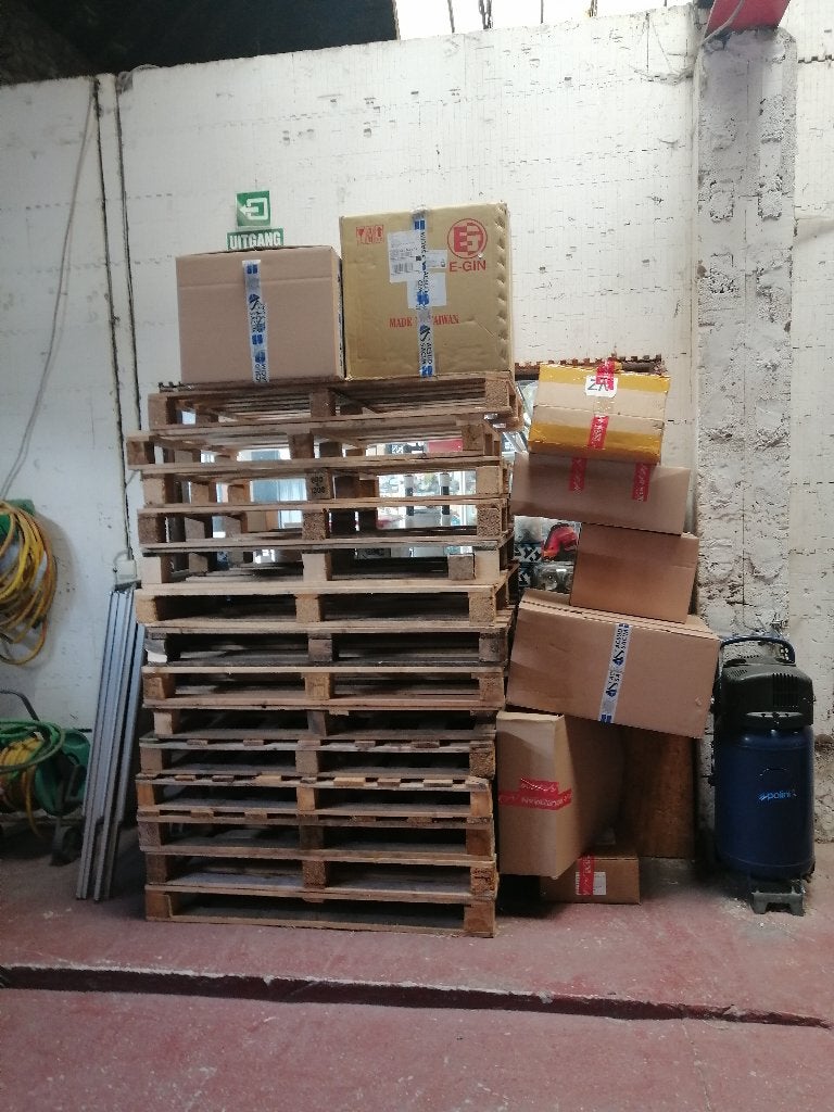 gratis af te halen stapel droge paletten kortrijk, Ophalen, Gebruikt