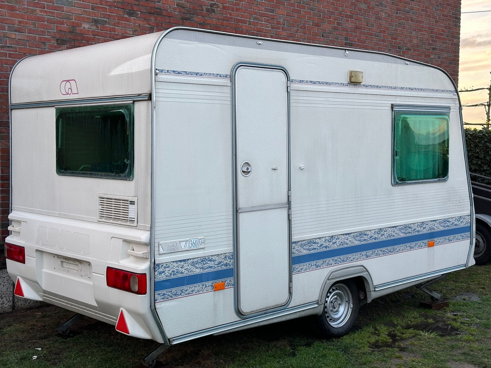 Caravan Adria met voortent en volautomatische mover !, Caravans en Kamperen, Caravans, Particulier, Koelkast, Adria