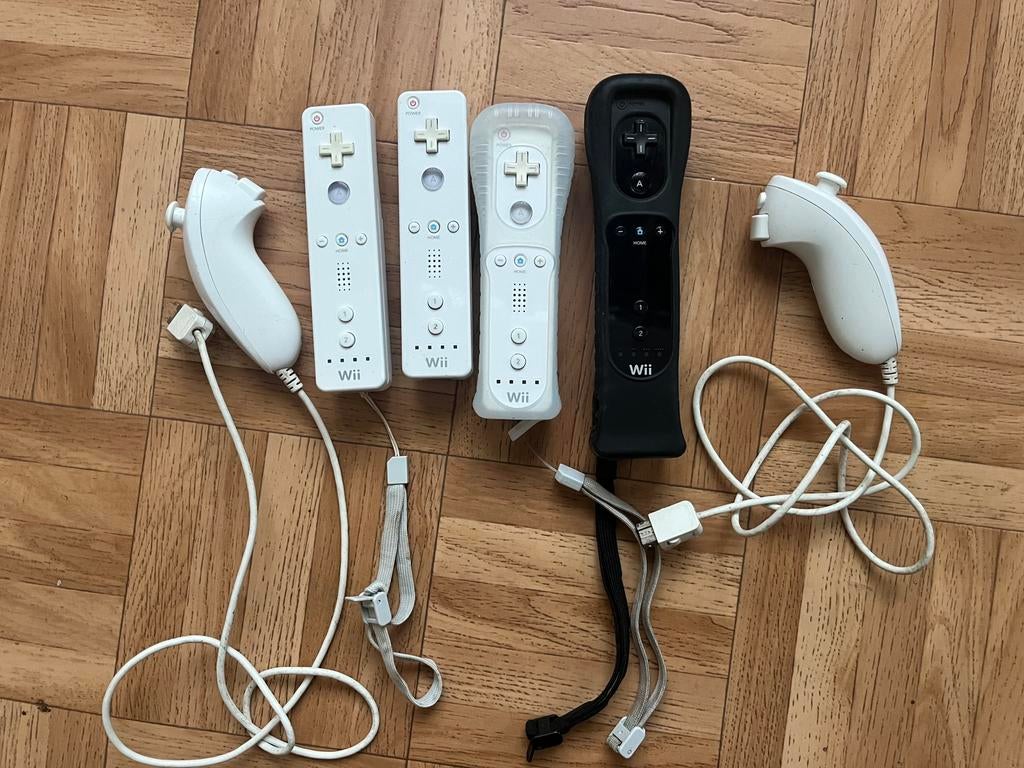 Pack Nintendo Wii - 4 Manettes + 2 Nunchuks + Adaptateur, Consoles de jeu & Jeux vidéo, Enlèvement ou Envoi, Comme neuf