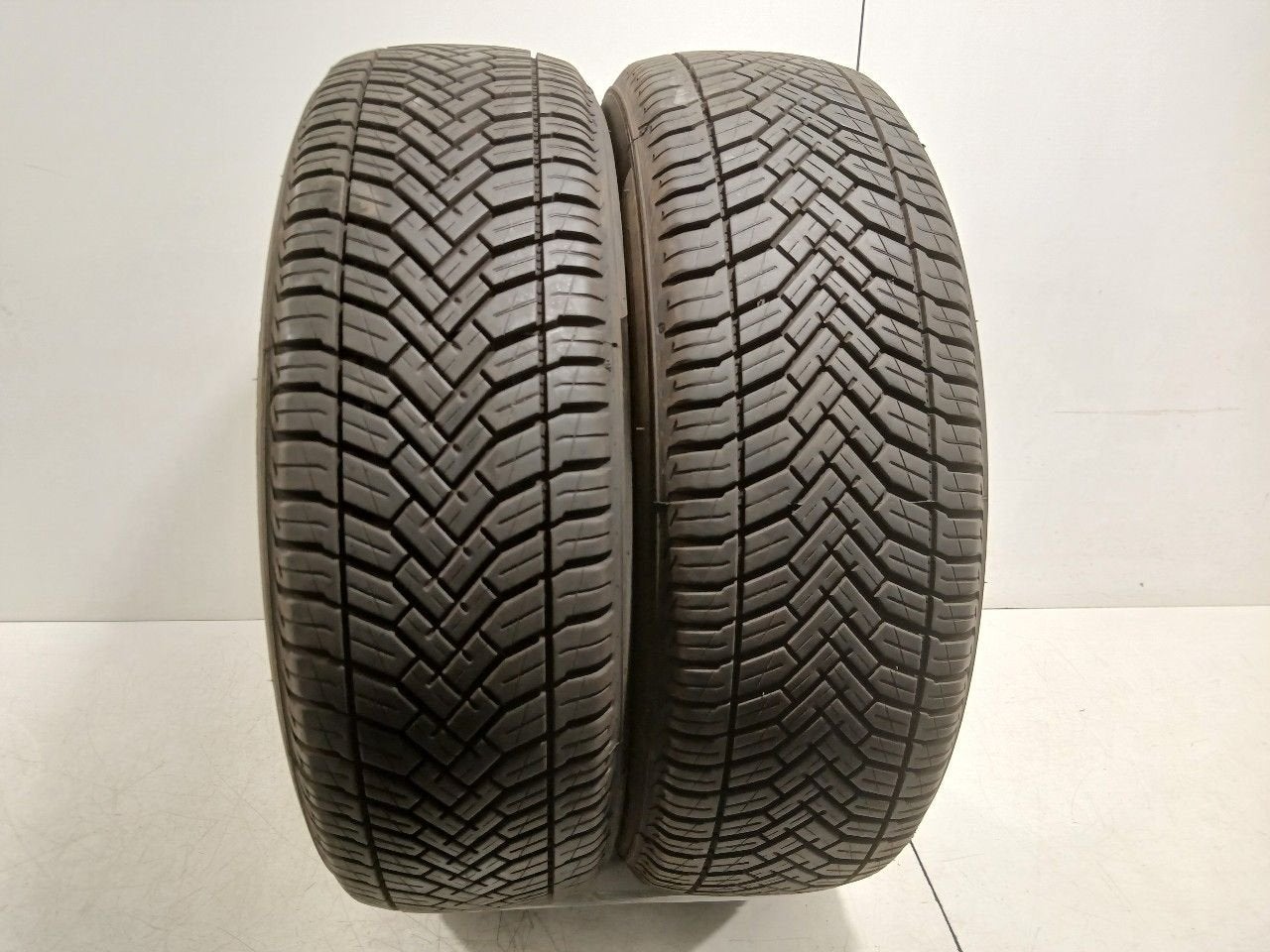 Bandenset 2 stuks 4-Seizoenen 195 65 R15, Auto-onderdelen, Banden en Velgen, Onderdelen@venauto.nl, Van der Ven Autorecycling B.V.