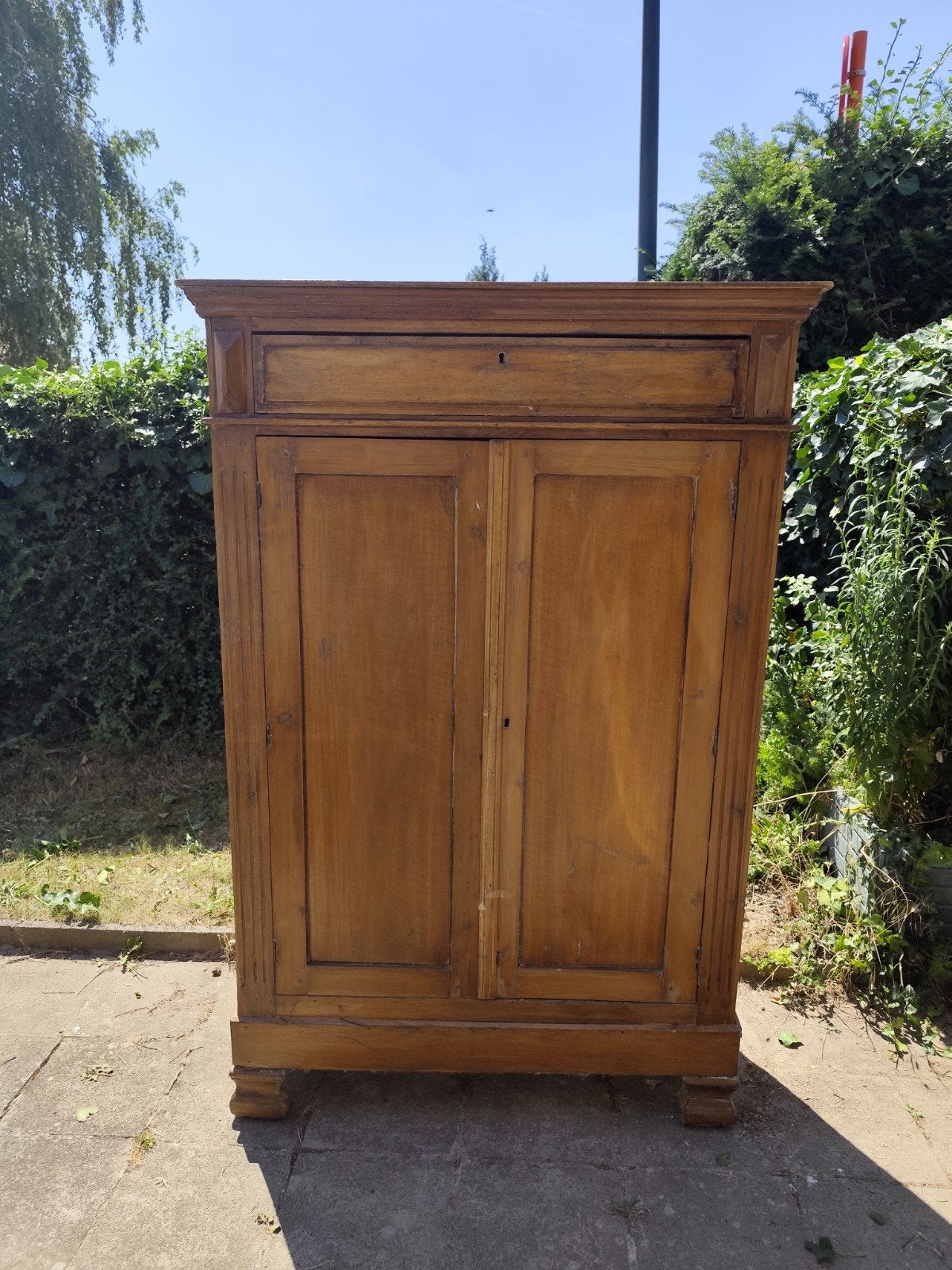 Armoire en bois (probablement pin?), Enlèvement