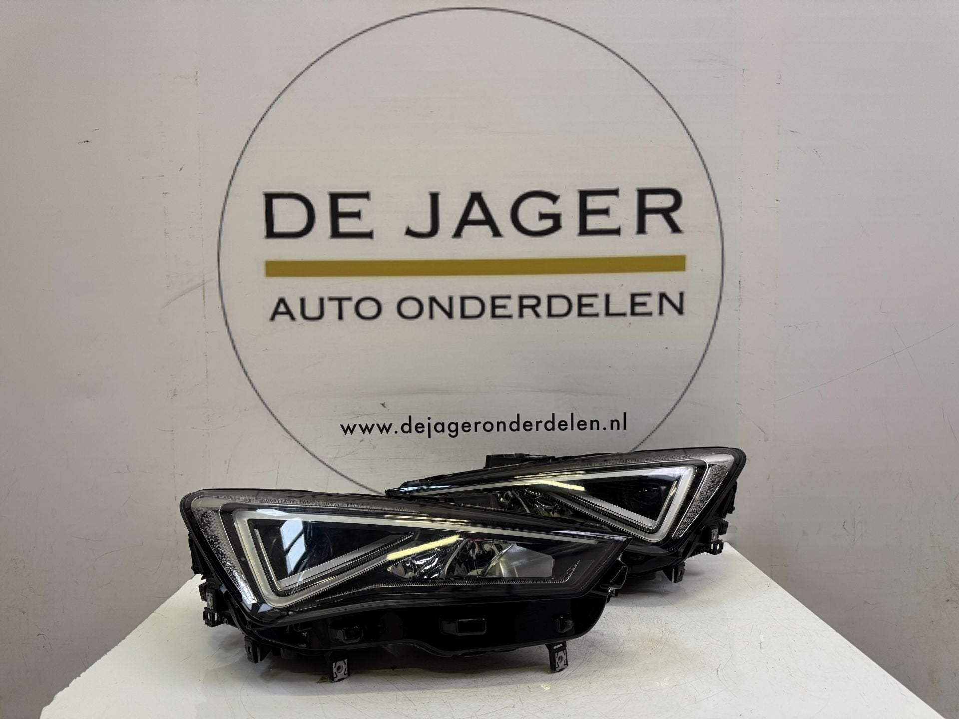 CUPRA FORMENTOR 5FG FULL LED KOPLAMP RECHTS 5FG941008F 2020-, Gebruikt, Autovia A-2, Km 585 585
08760  Martorell, ES, SEAT S.A.
