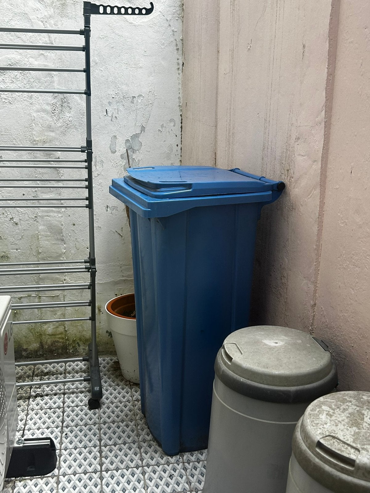 Blauwe vuilnisbak (PMD) op wieltjes, Huis en Inrichting, Ophalen, Zo goed als nieuw