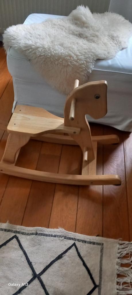 Cheval à bascule en bois, Enlèvement