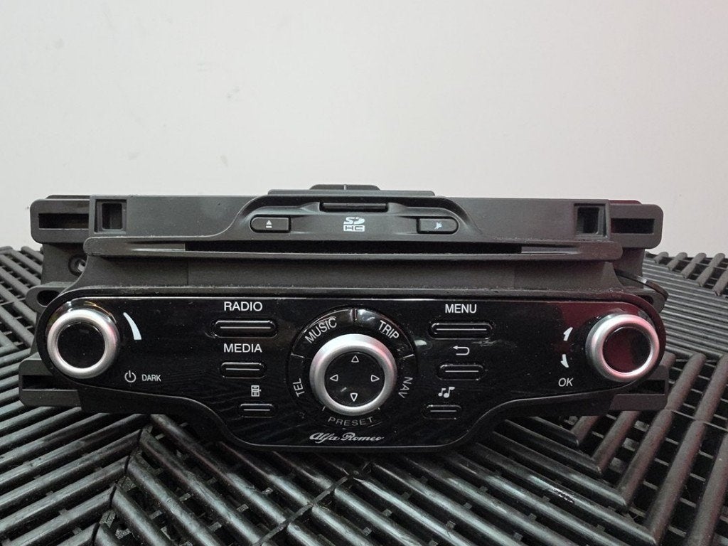 RADIO Alfa Romeo Giulietta (940) (|156100204|156101805|), Stellantis Europe S.p.A, IPC D1-09 Bahnhofsplatz
65423  Rüsselsheim am Main, DE