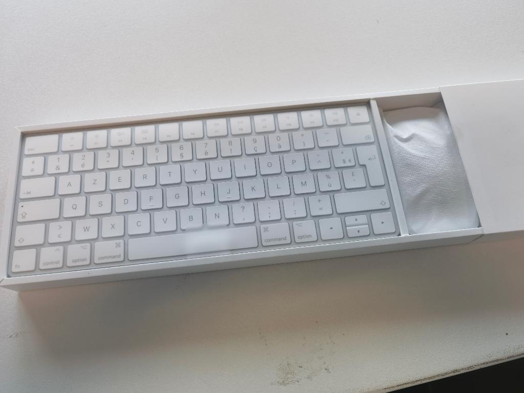 Apple magic 2 keyboard en muis lightning, Toetsenbord en muis-set, Ophalen of Verzenden, Draadloos, Apple