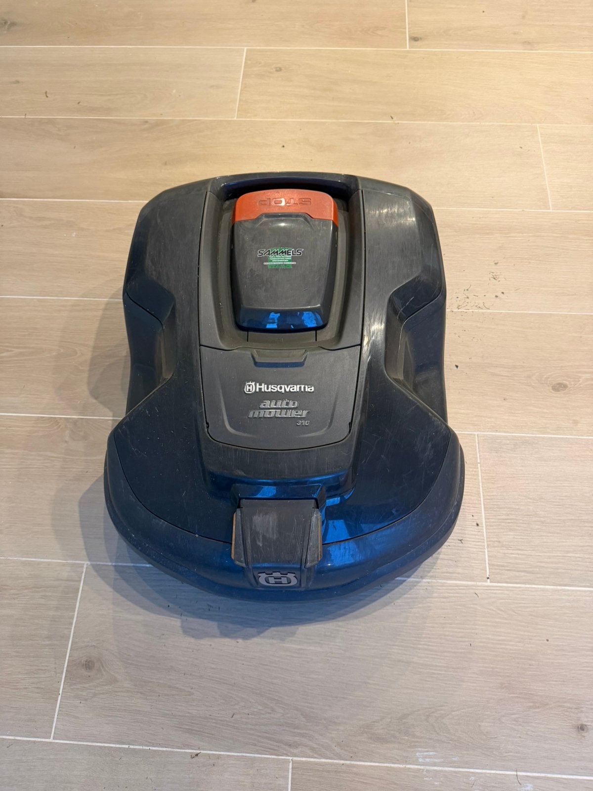 Husqvarna Automower 310 – incl. station, garage, 250m+ kabel, Tuin en Terras, Robotmaaiers, Ophalen, Gebruikt, 20 tot 25 cm, Met regensensor