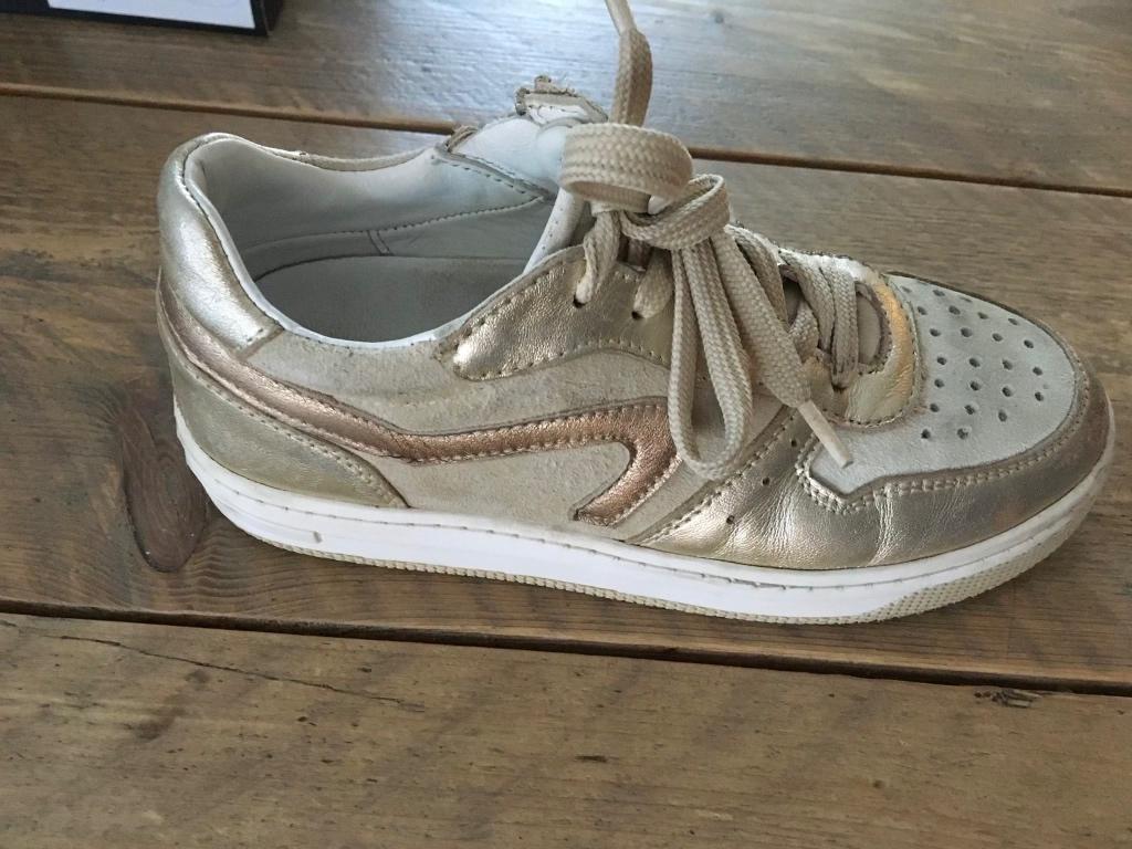 HIP, degelijke gouden sneaker maat 33, Ophalen of Verzenden, Meisje, Schoenen