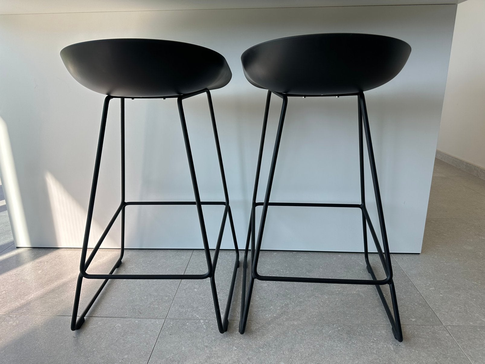 Tabourets de bar noirs HAY 2 pièces, 2 tabourets, Comme neuf, Synthétique, Enlèvement
