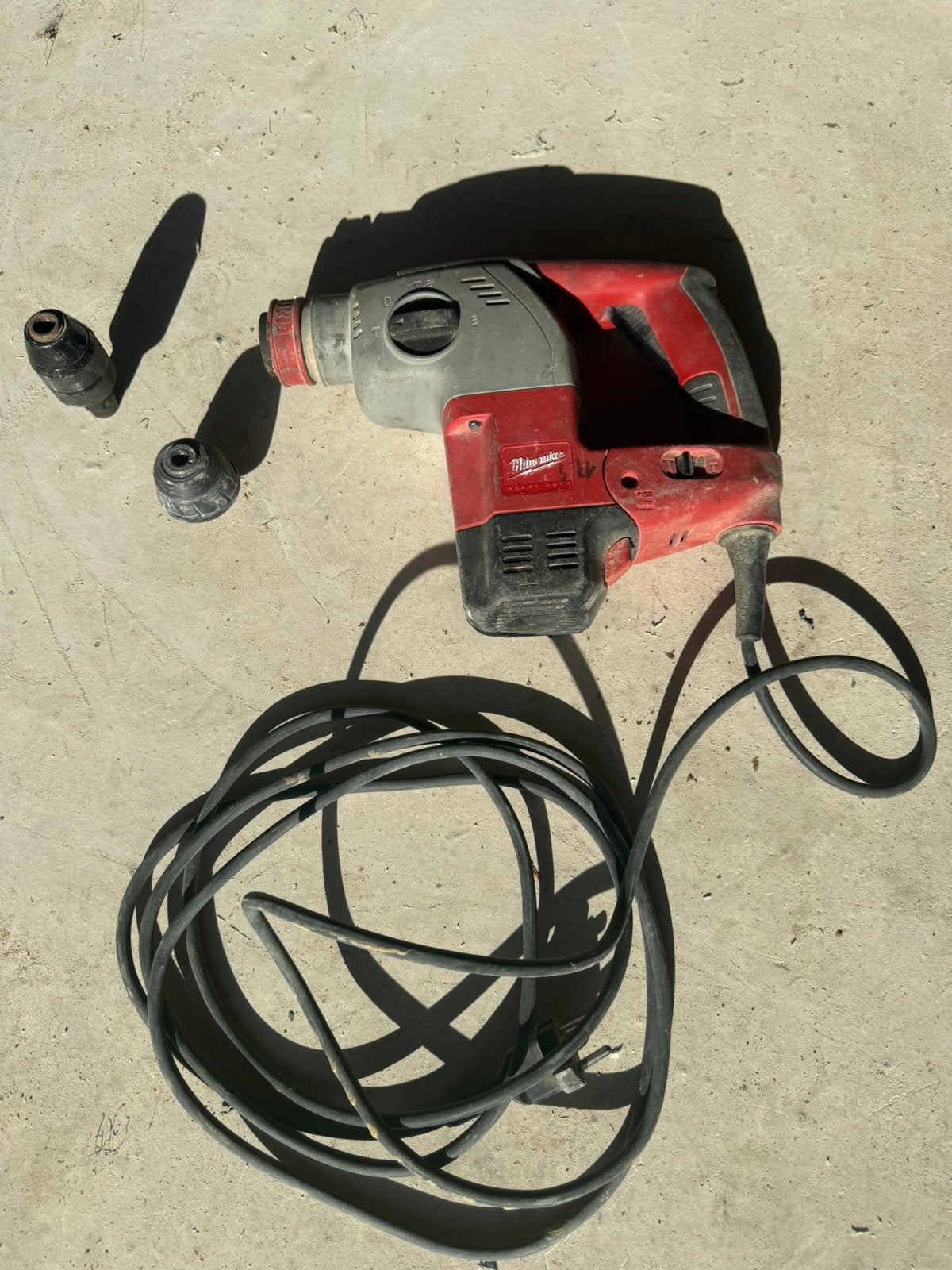 PERCEUSE À PERCUSSION ROTATIVE MILWAUKEE PLH26XE, Enlèvement, Utilisé, Perceuse