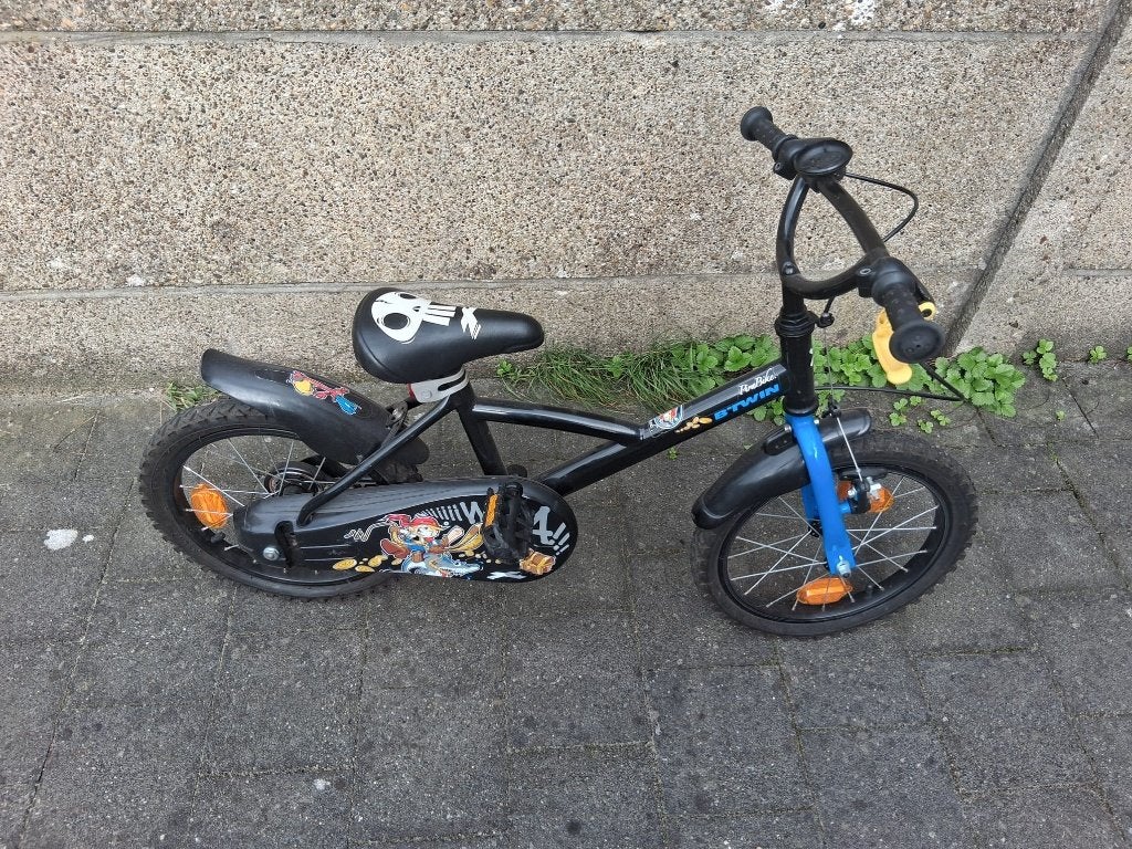 B-twin  pirabike kinderfiets 16 inch - zwart, Fietsen en Brommers, Ophalen, Gebruikt, Velgrem, B,twin