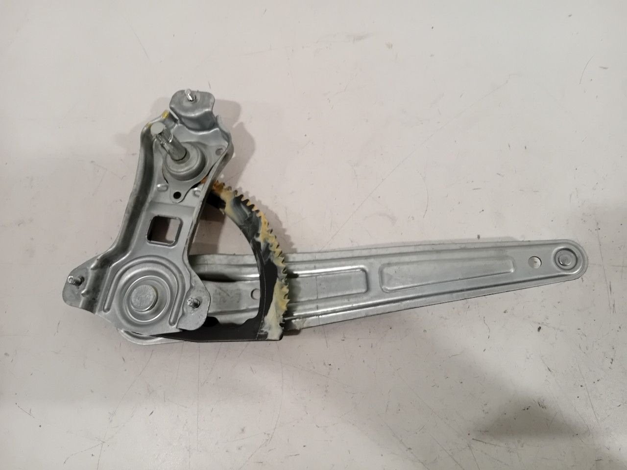 Raammechaniek links achter Kia Picanto, Onderdelen@venauto.nl, Van der Ven Autorecycling B.V., Gebruikt, Ettenseweg 76, 4706 PB Roosendaal, The Netherlands