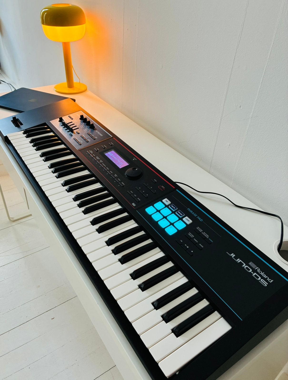 ROLAND  JUNO-DS  61  KEYS ,  ALS-NIEUW, Muziek en Instrumenten, Keyboards, Ophalen, 61 toetsen, Roland, Zo goed als nieuw