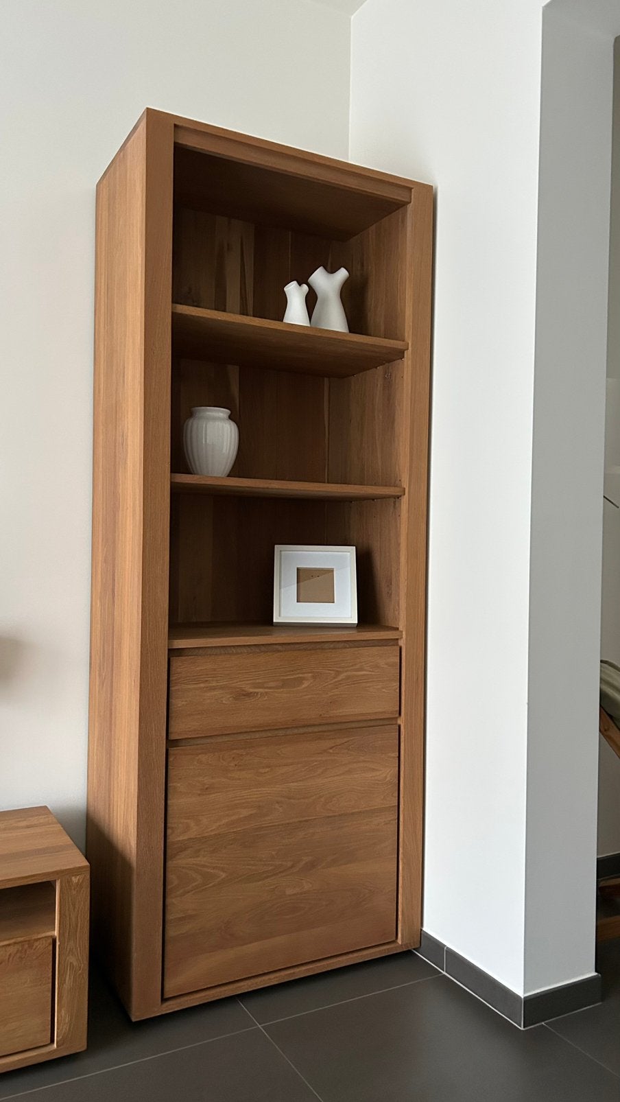 Ethnicraft Shadow Oak boekenkast, Maison & Meubles, 25 à 50 cm, Shadow Oak, Comme neuf, Enlèvement