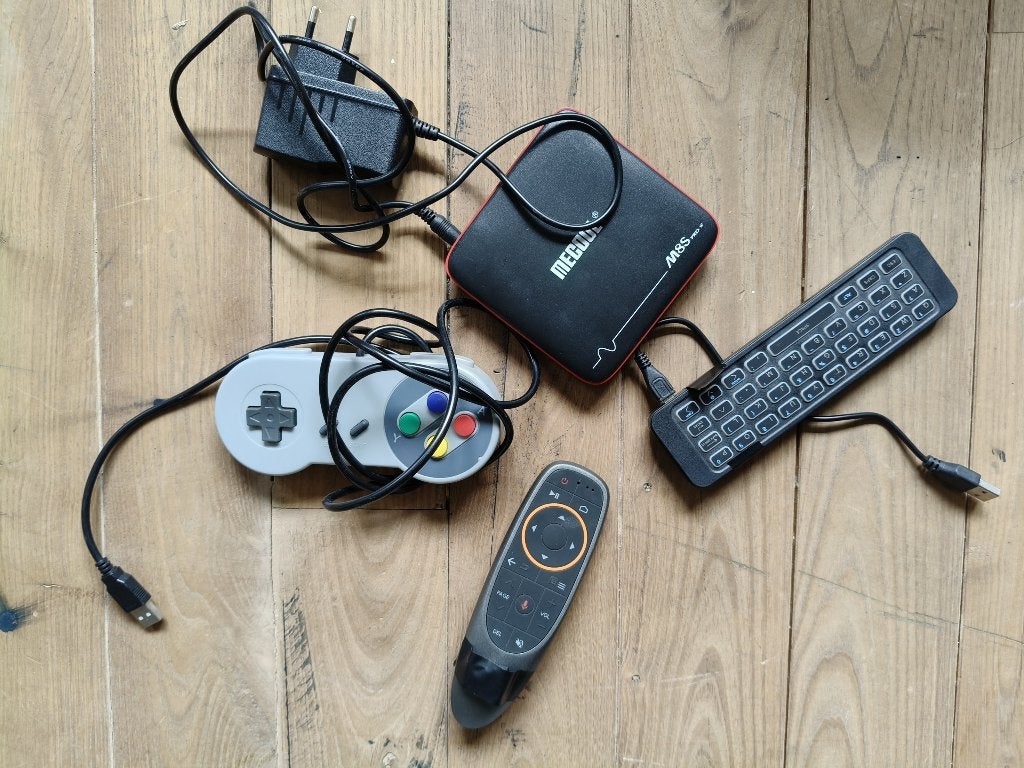 M8S Pro Android TV-box met gamecontroller, Ophalen of Verzenden, Zo goed als nieuw, HDMI, Minder dan 500 GB