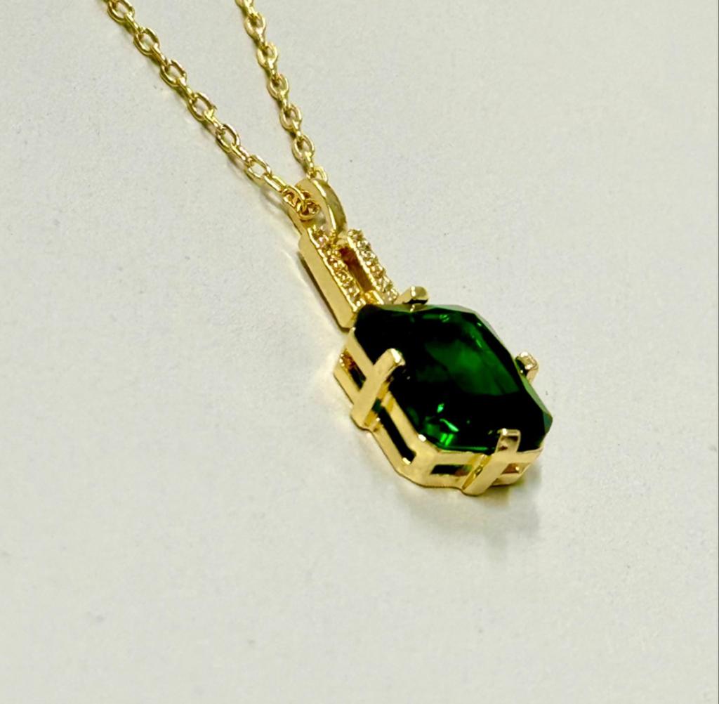 Collier émeraude en pierre naturelle or 18 carats plaqué or, Bijoux, Sacs & Beauté, Enlèvement ou Envoi, Or, Comme neuf, Or