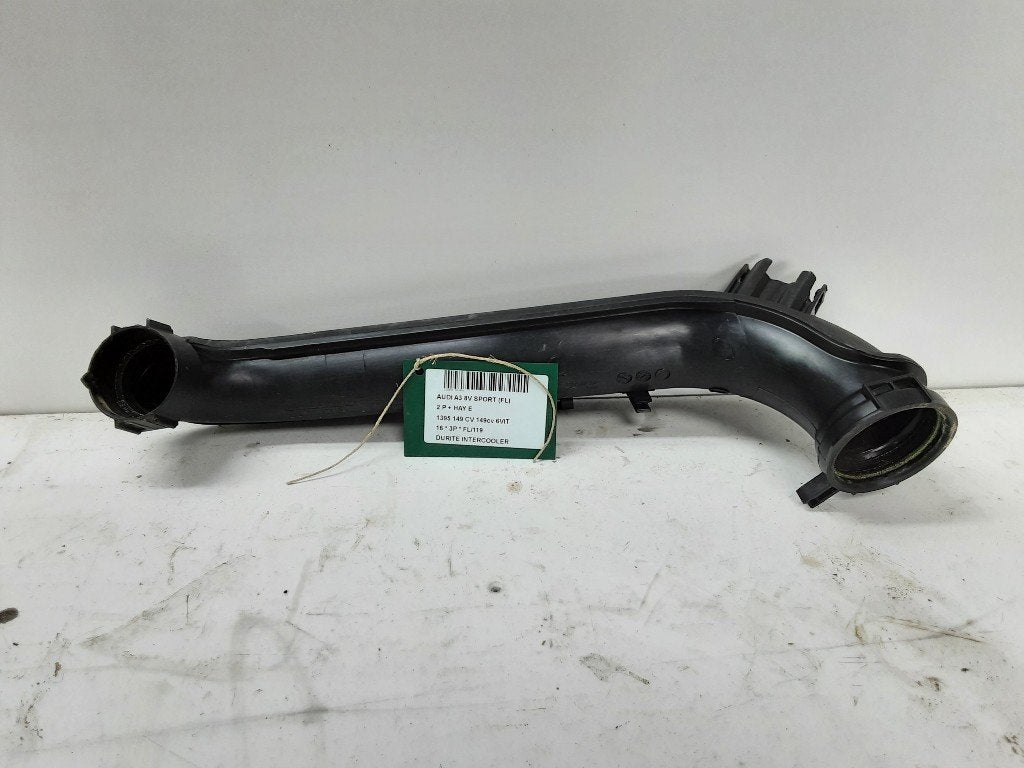 INTERCOOLER DURITE Audi A3 (8V1 / 8VK) (04E145673B), Auto-Union-Straße  1,
85057  Ingolstadt, DE, Info@audi.de, Audi, Utilisé