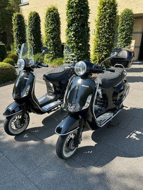 1 of 2 JTC Venice Luxe Scooters, Ophalen, 50 cc, Klasse B (45 km/u), Zo goed als nieuw