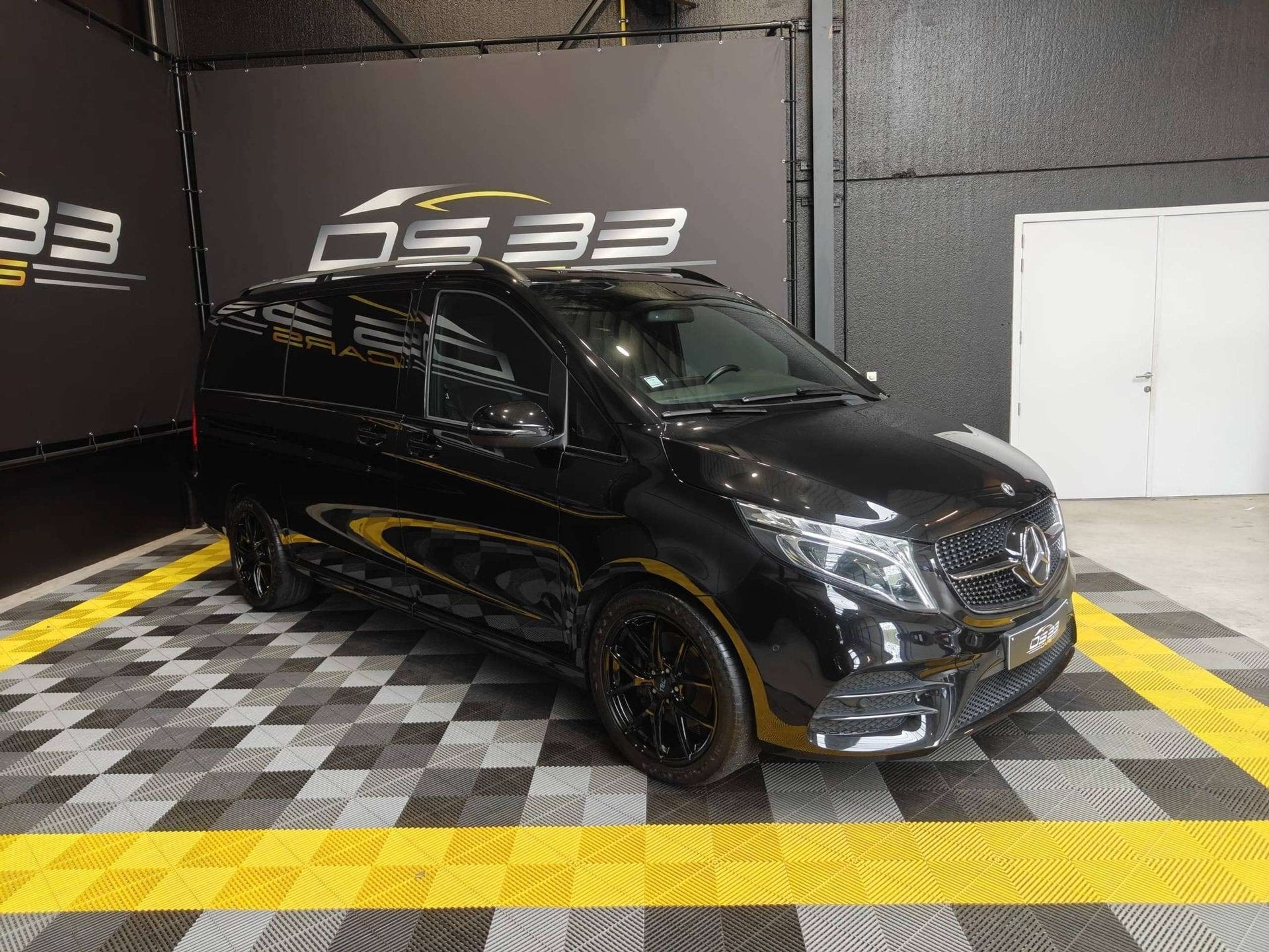 Mercedes-Benz V 300 d AMG+Night 5-Zit/LED/Leder/ElecDeuren/3, Euro 6, Entreprise, Entretenue par le concessionnaire, 5 portes
