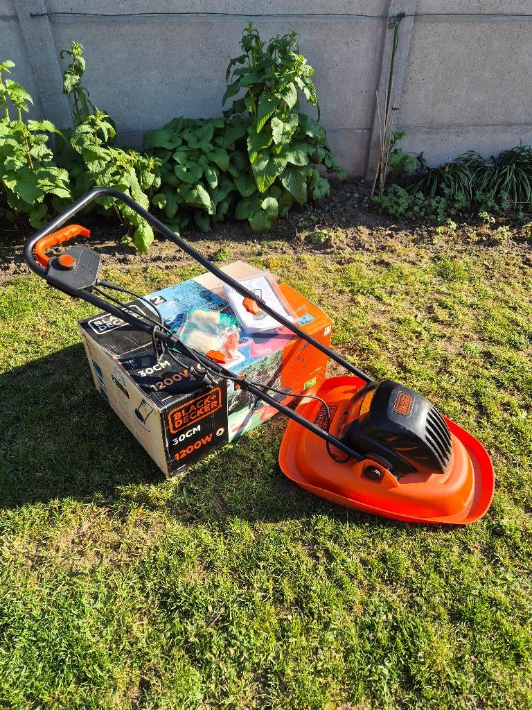 Grasmaaier Black&Decker /zweefmaaier electrisch, Tuin en Terras, Ophalen, Elektrische grasmaaier, 30 t/m 39 cm, Zweefmaaier