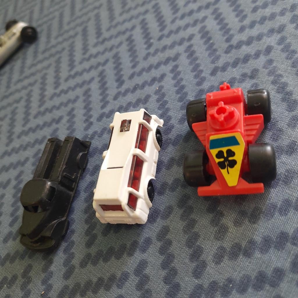 VINTAGE *LOT DE 3+2 VOITURES EN PLASTIQUE* environ 1/64 et 1, Enlèvement, Utilisé, Voiture, Autres marques