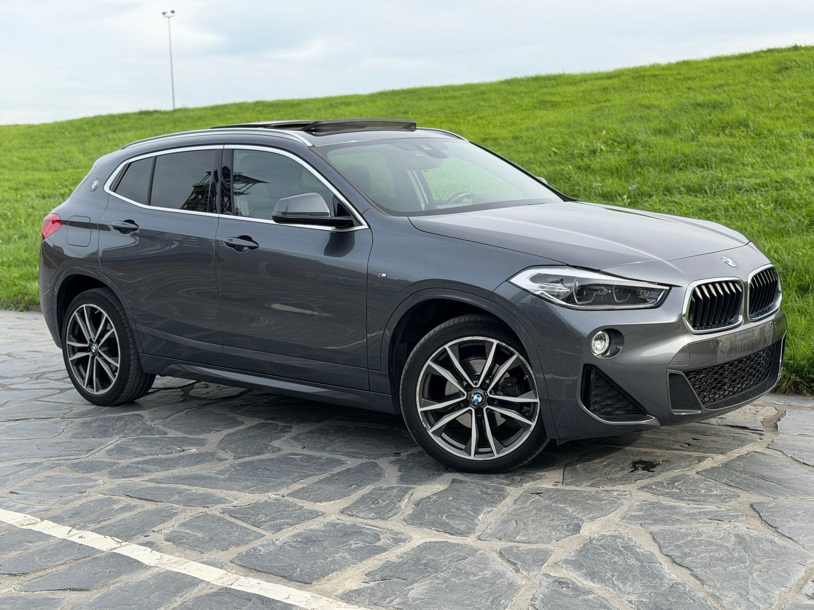 Bmw x2 18d sDrive / M-Sport / Hud / Pano / Led / Garantie, Autos, Argent ou Gris, Euro 6, Entreprise, Alcantara