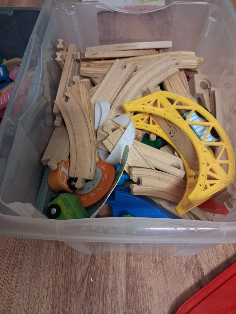 Houten treinsporen + houten blokken, Ophalen, Zo goed als nieuw, Rij- of Hobbelspeelgoed