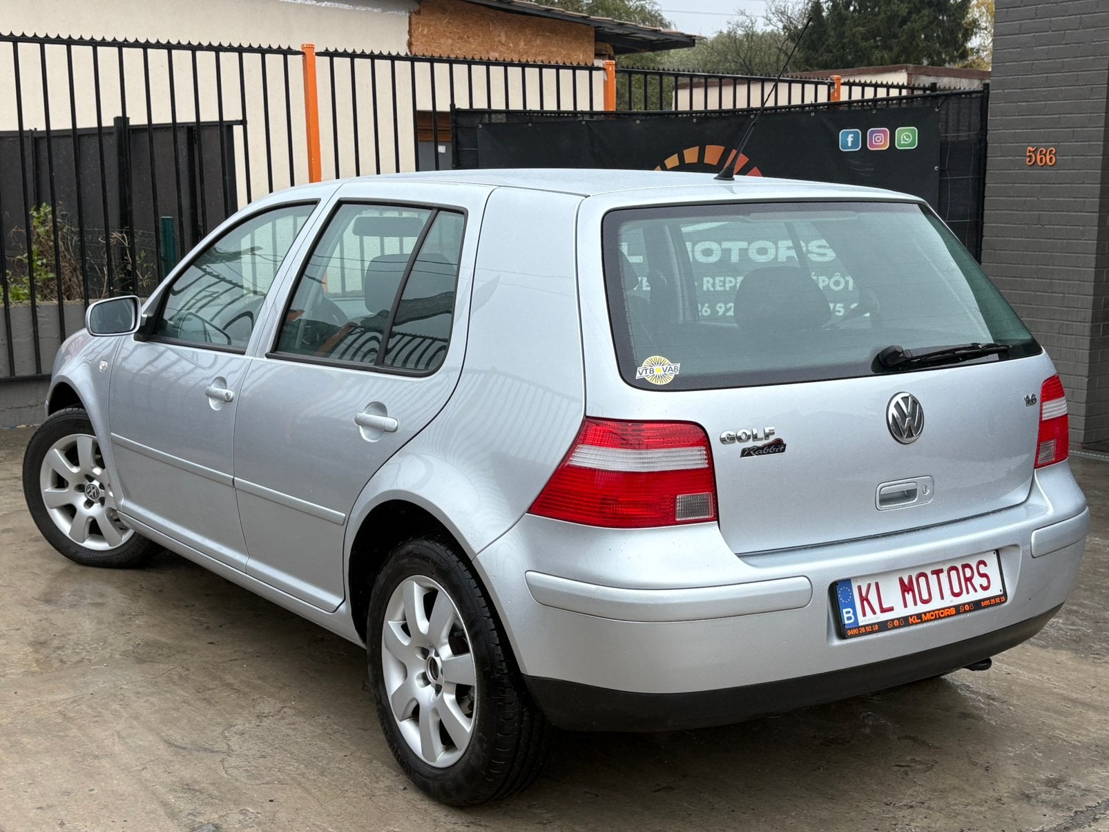 VW GOLF IV RABBIT 1.6i ESSENCE 2004 CLIM 101 000KM CARPASS, Auto's, Voorwielaandrijving, Dealer onderhouden, Stof, Zwart