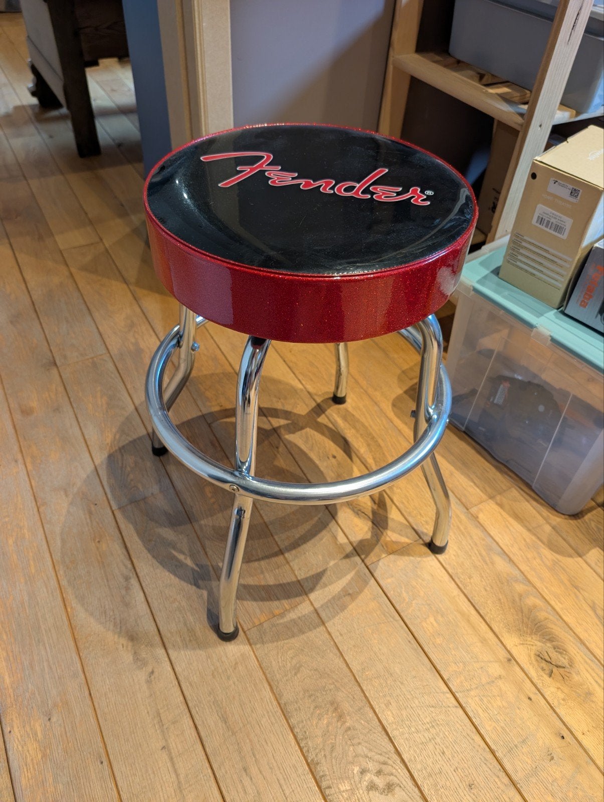 tabouret de guitare Fender, Enlèvement