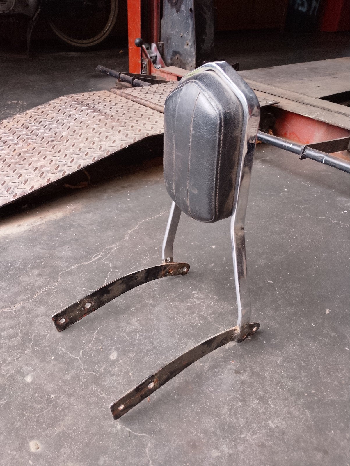 Sissy bar klein, Ophalen