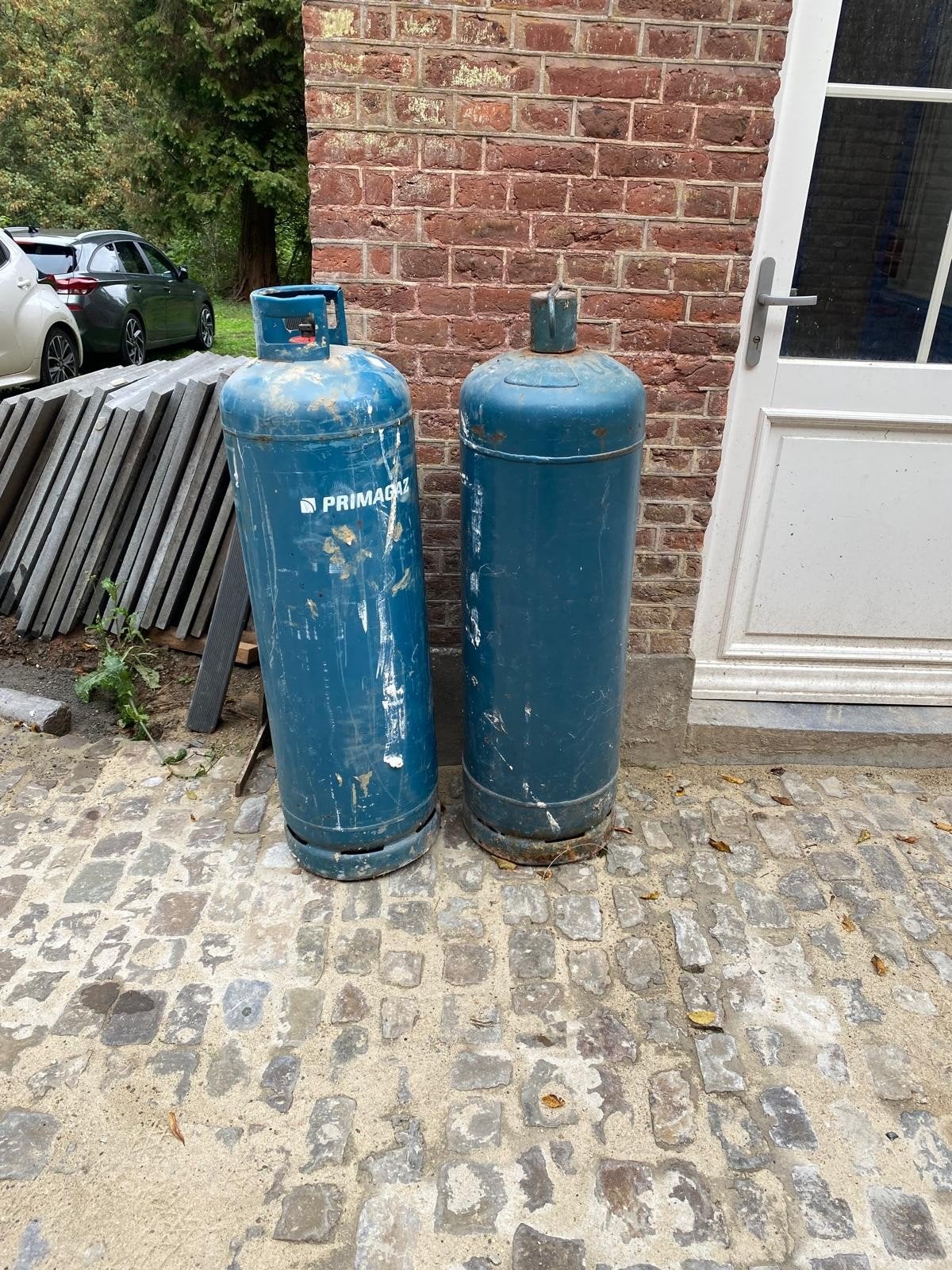 2 bouteilles de gaz Primagaz, Enlèvement