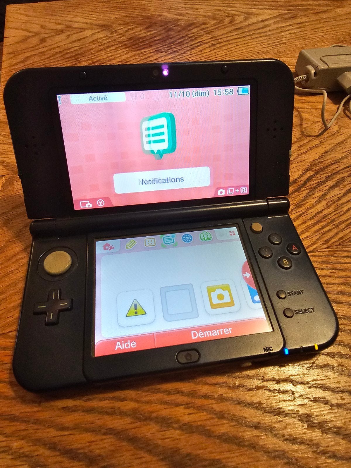 Nintendo 3ds XL-console in doos met oplader, Games en Spelcomputers, Spelcomputers | Nintendo 2DS en 3DS, Ophalen, Zo goed als nieuw