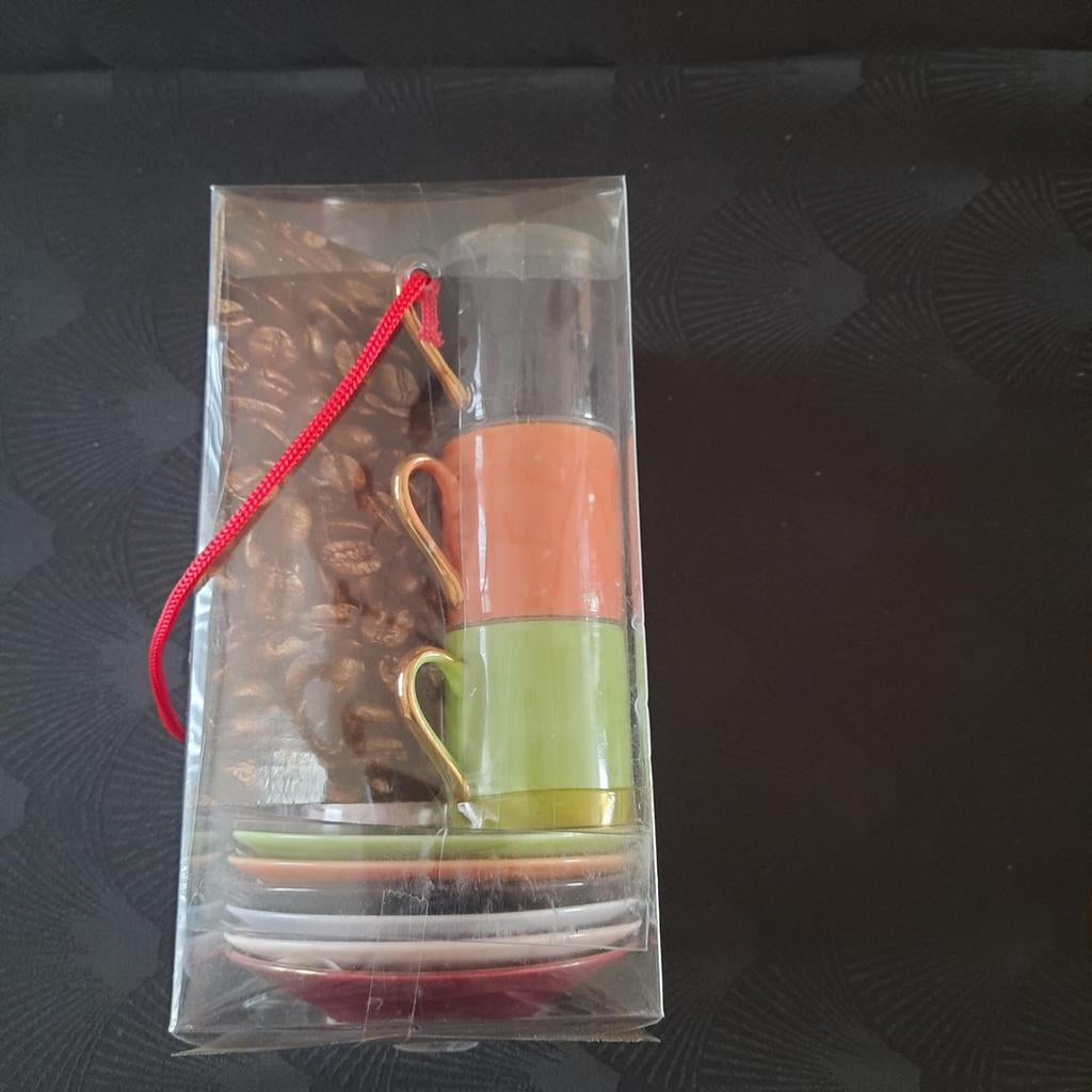 LOT DE 6 TASSES À EXPRESSO+ASSIETTES+CUILLÈRES *NEUFS ET IN, Neuf, Enlèvement, Autres styles, Porcelaine