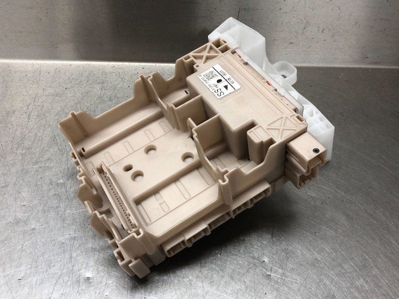 ZEKERINGKAST Toyota Aygo (B40) (|827300H030|), Gebruikt, Toyota