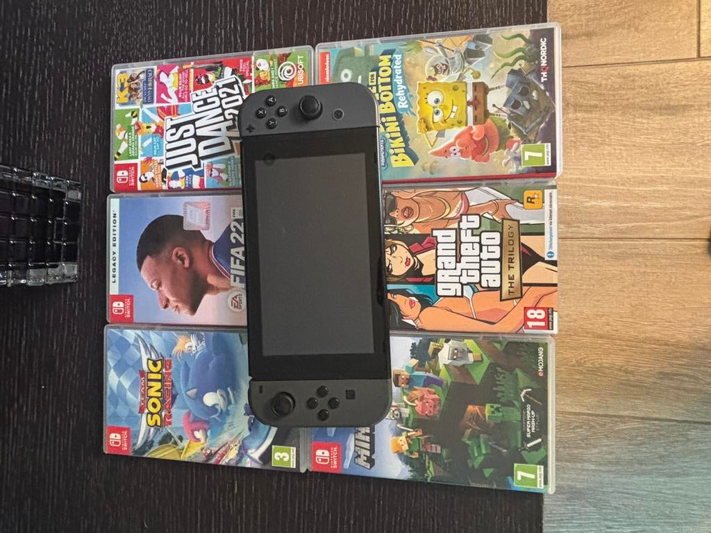 Nintendo switch + 6 spellen, Ophalen, Zo goed als nieuw