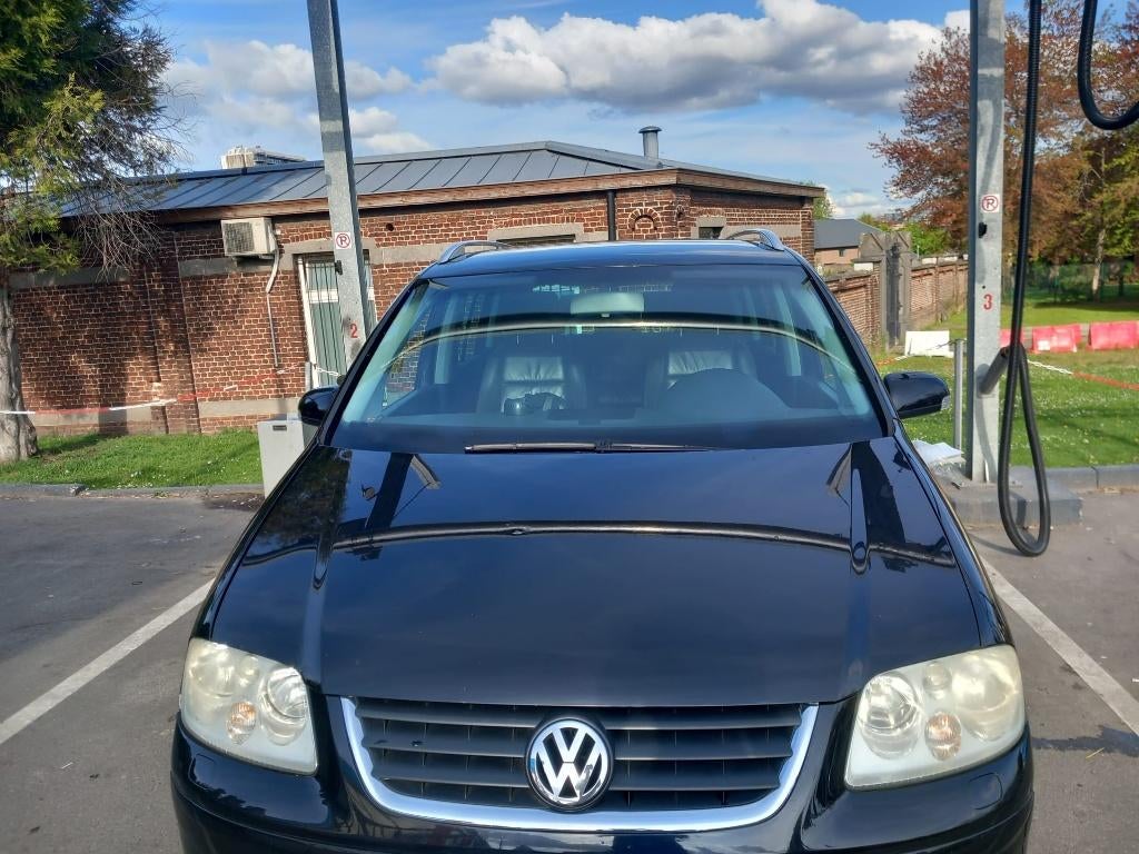 VW touran 1.6 essence, Autos, Volkswagen, Particulier, Touran, Air conditionné, Intérieur cuir, Sièges chauffants, USB, Essence