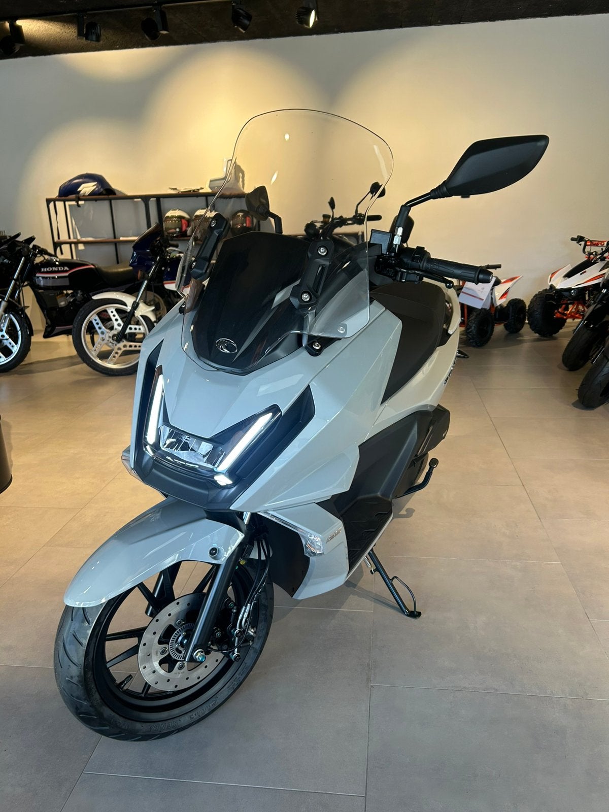 Kymco Skytown 125i ABS - NIEUW - rijbewijs A1/B, Motoren, Ophalen, Nieuw