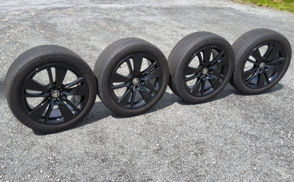 4 belles roues été 235/45-18, originales Skoda, Pneus été, 18 pouces, Enlèvement, Jante(s)