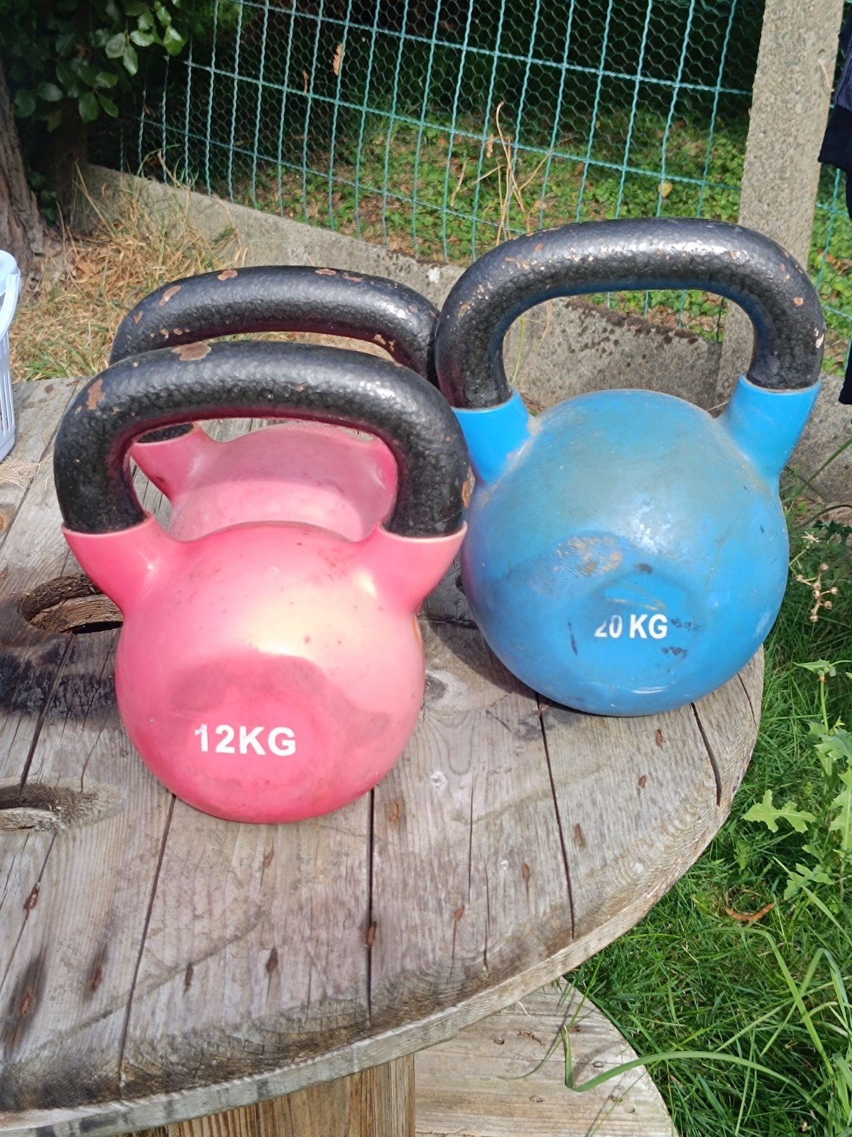 Kettle bells: 2x 12kg, 1x 20kg, Enlèvement, Utilisé, Dos, Haltère