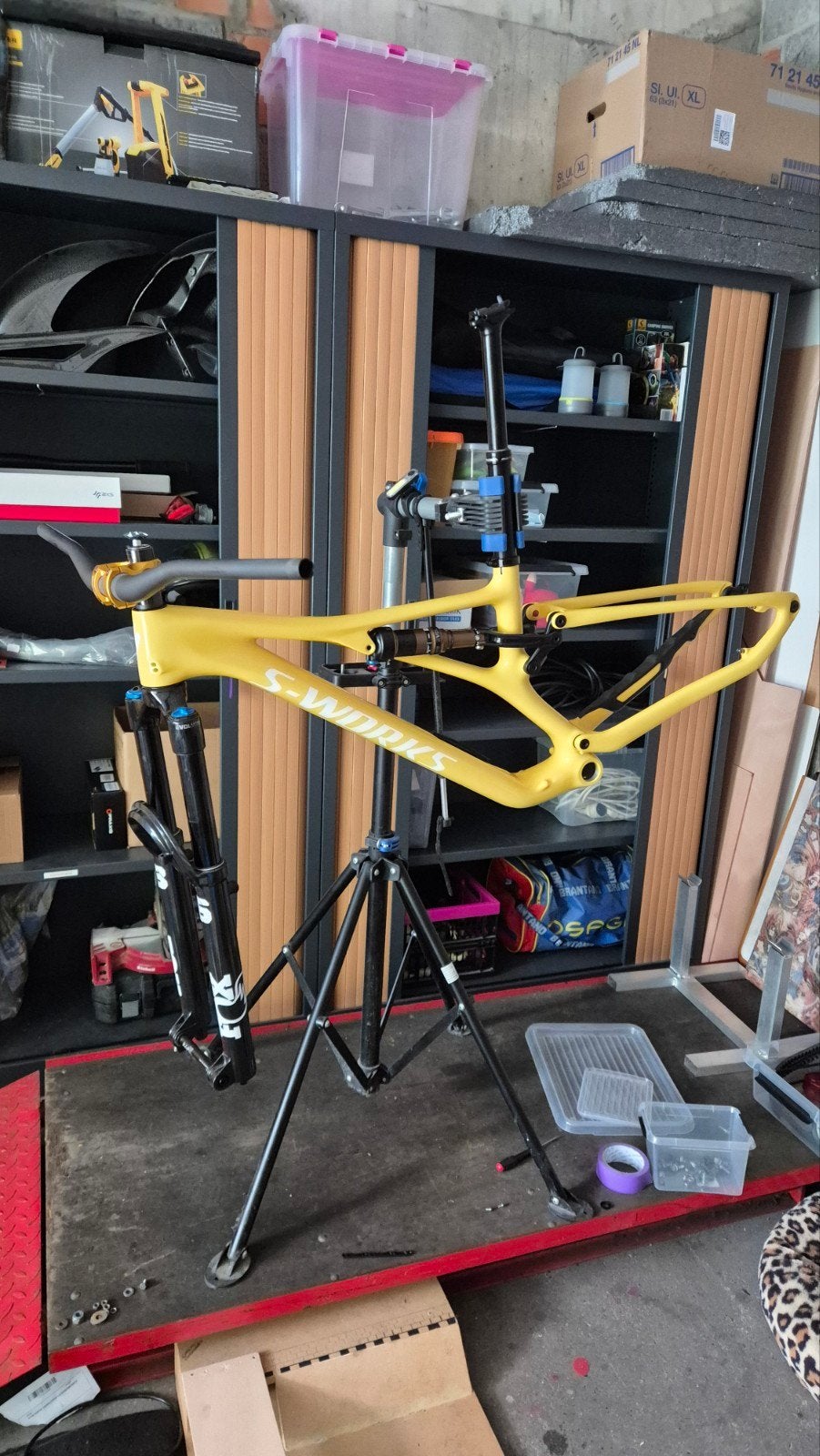 S works stuntjumper custom, Ophalen