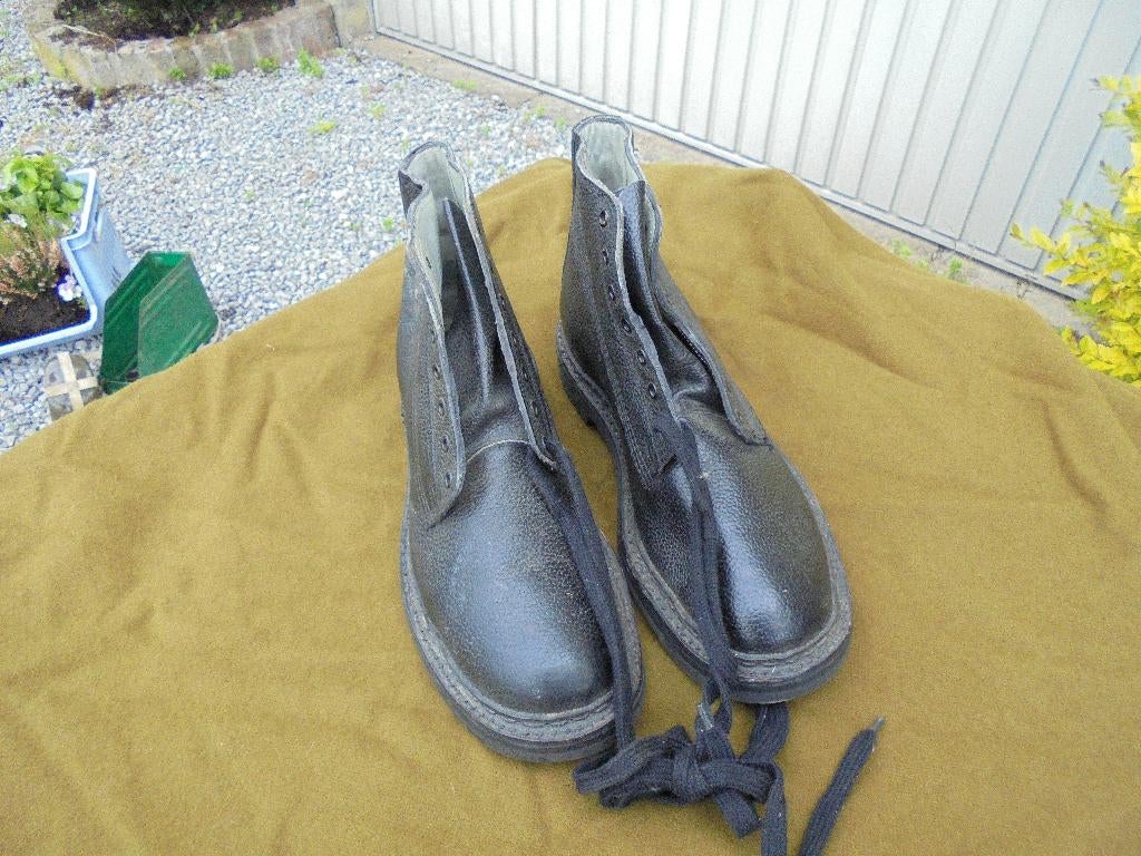 1 paire de chaussures abl basse tige neuve p 42, Collections, Objets militaires | Général, Enlèvement ou Envoi, Armée de terre